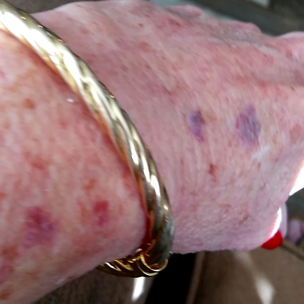 Bangle bracelet
